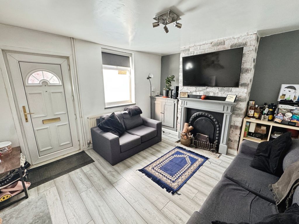 Property photo 3 of 12