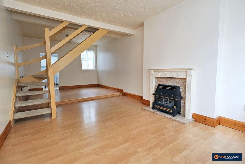Property photo 3 of 17 4459314
