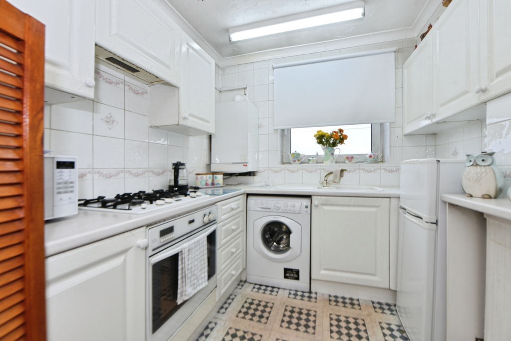 Property photo 2 of 18 Kitchen