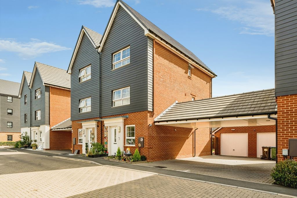 Property photo 1 of 16 Pbox-Img.Jpg