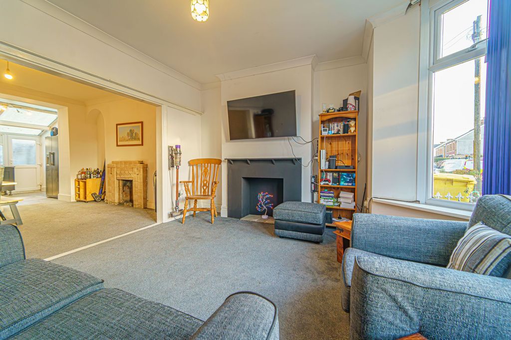 Property photo 2 of 31