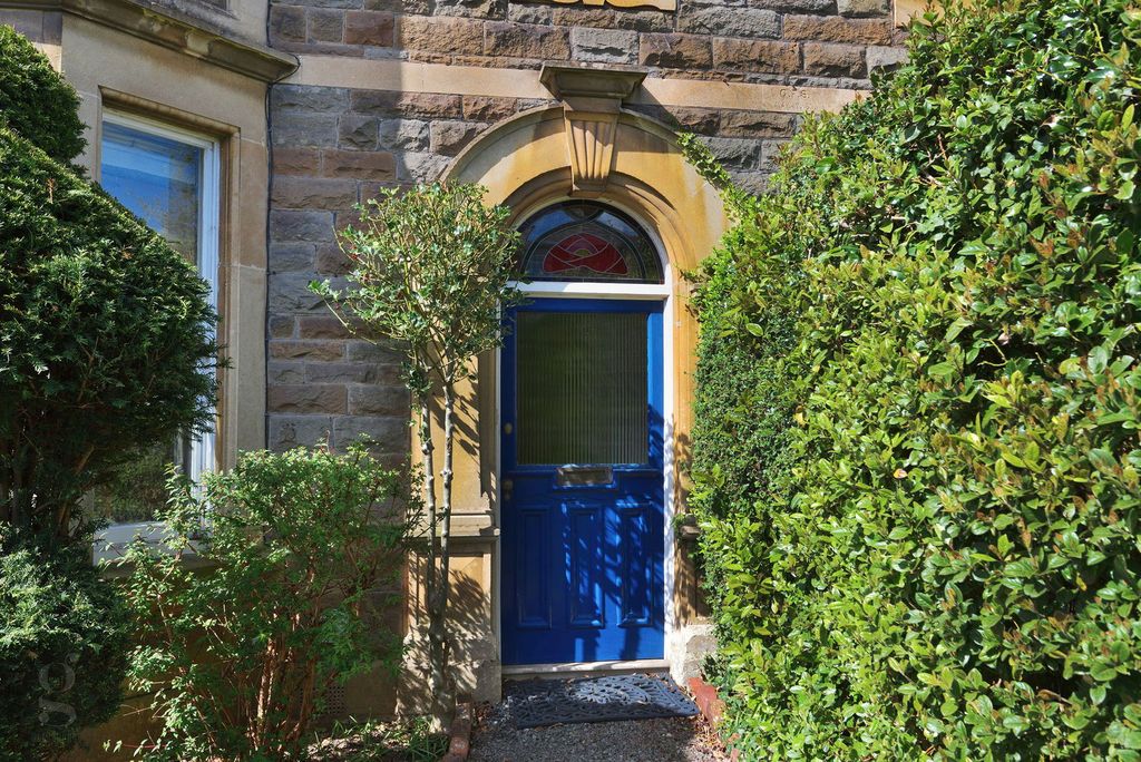 Property photo 3 of 37