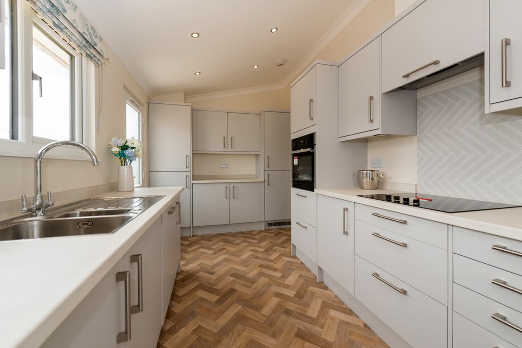 Property photo 2 of 14 Kitchen