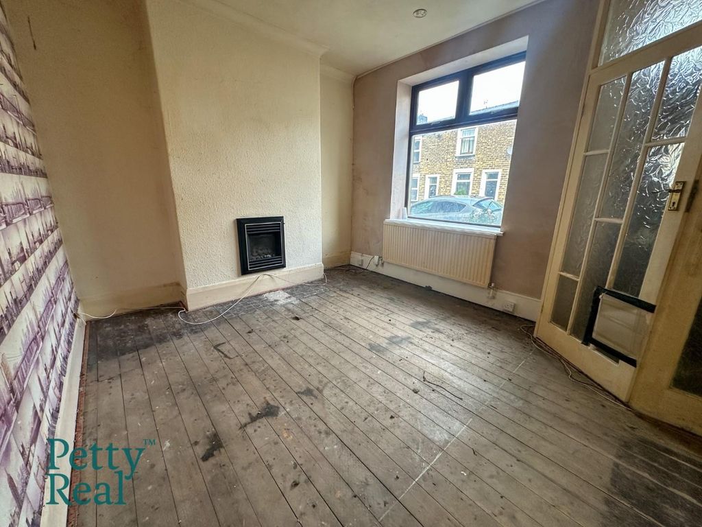 Property photo 3 of 12 8362C17E-A7Aa-4804-8642-24179Eb5387B.Jpeg