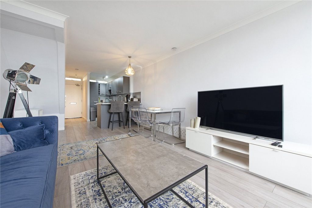 Property photo 2 of 17 Picture No. 30