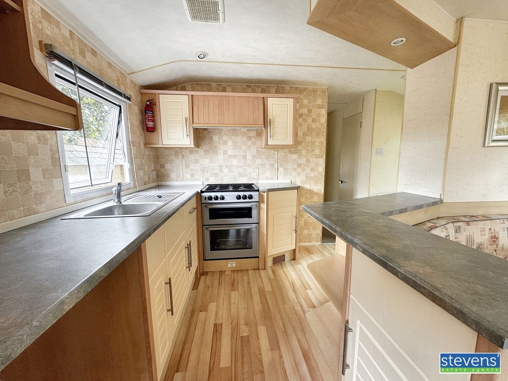Property photo 2 of 10 Image00007