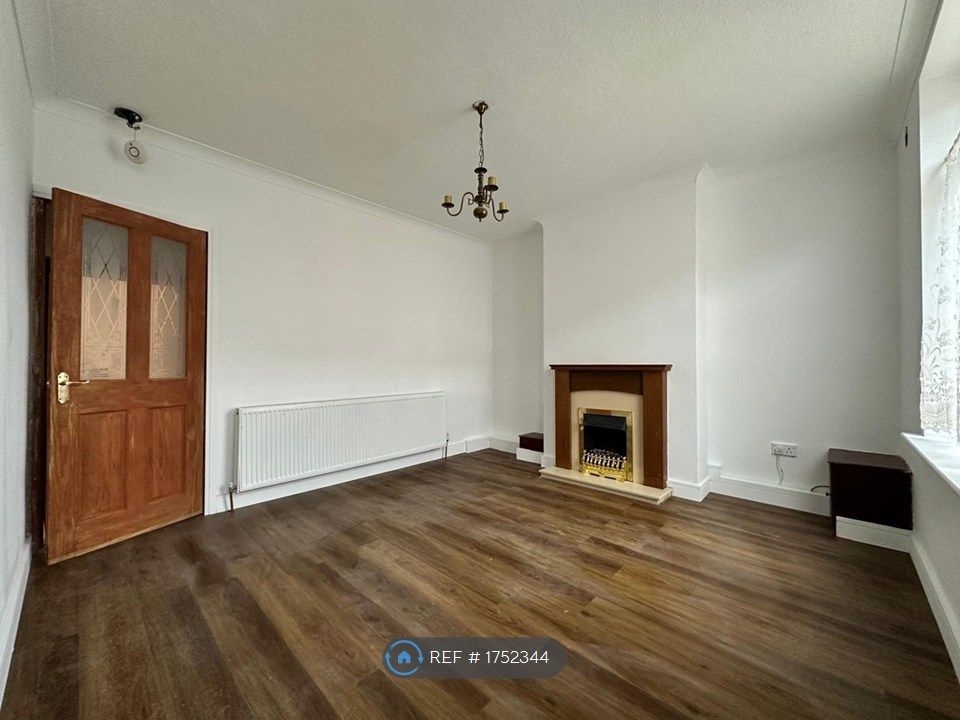 Property photo 3 of 18 Living Room