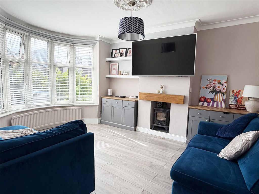 Property photo 2 of 15 Er Lounge1.Jpg