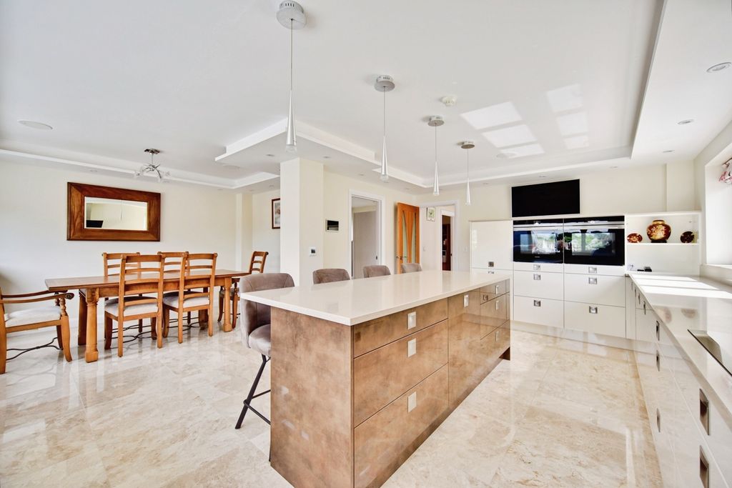 Property photo 1 of 23 Pbox-Img.Jpg