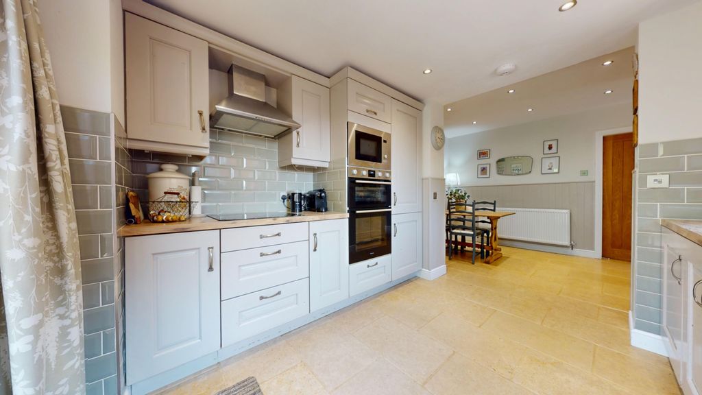 Property photo 3 of 27 4210834