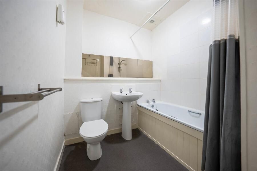 Property photo 2 of 10 Bathroom