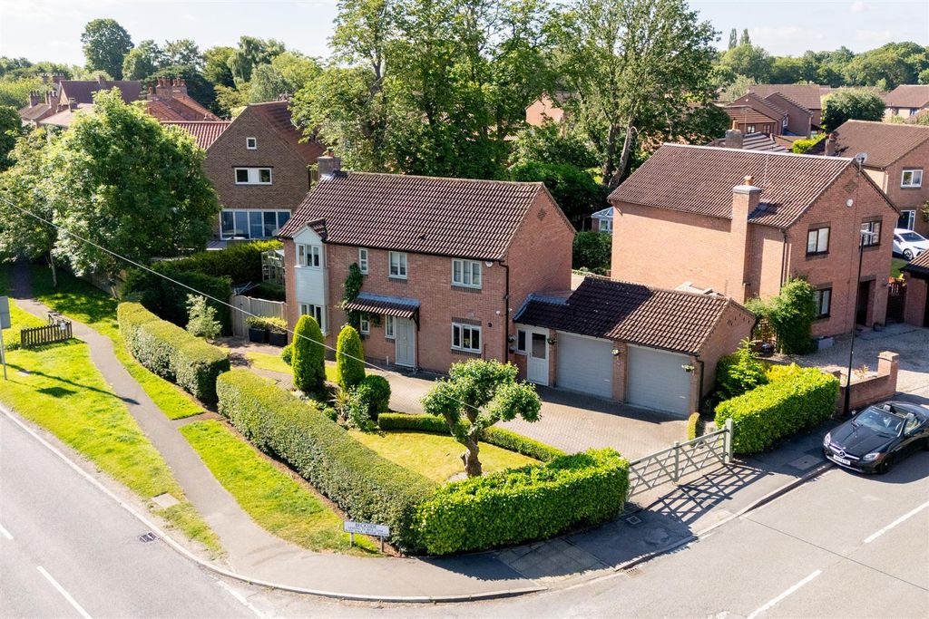 Property photo 1 of 32
