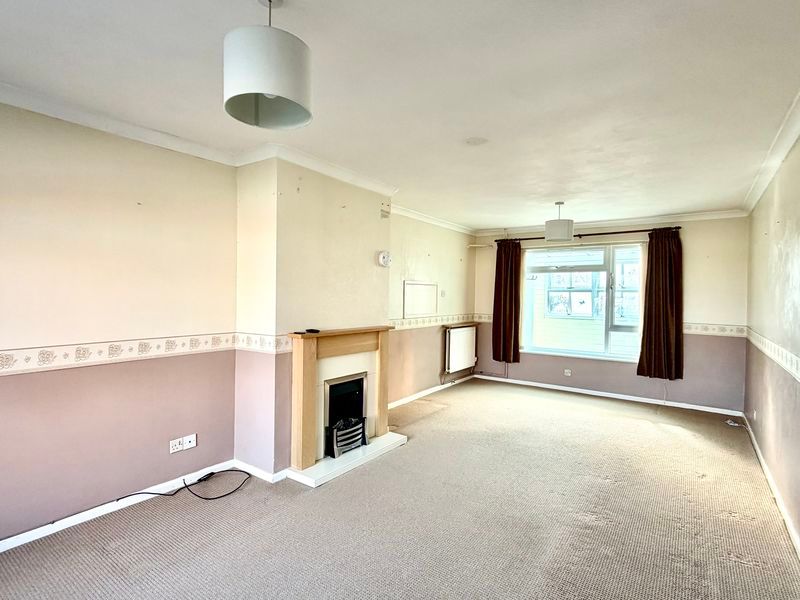 Property photo 3 of 17 Living Room