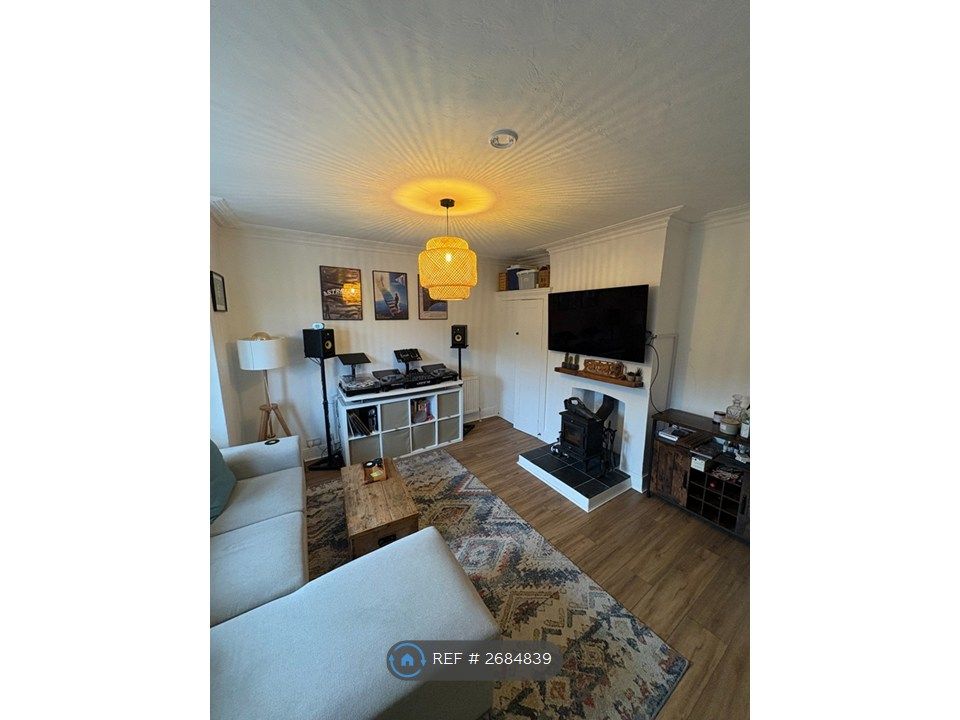 Property photo 3 of 11 Living Room