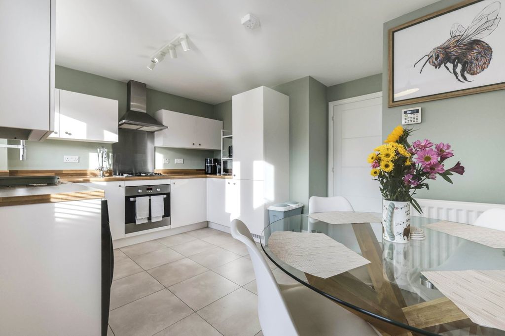 Property photo 2 of 17 Picture No. 13