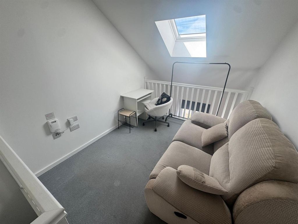 Property photo 3 of 6 The Prestons (1).Jpg