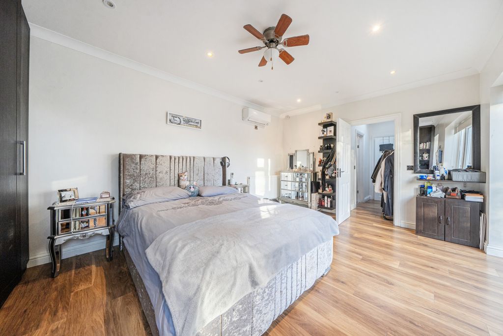 Property photo 2 of 21 1382009-7-691B3De...