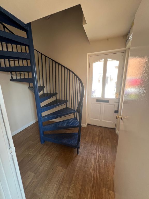 Property photo 2 of 10 Entrance