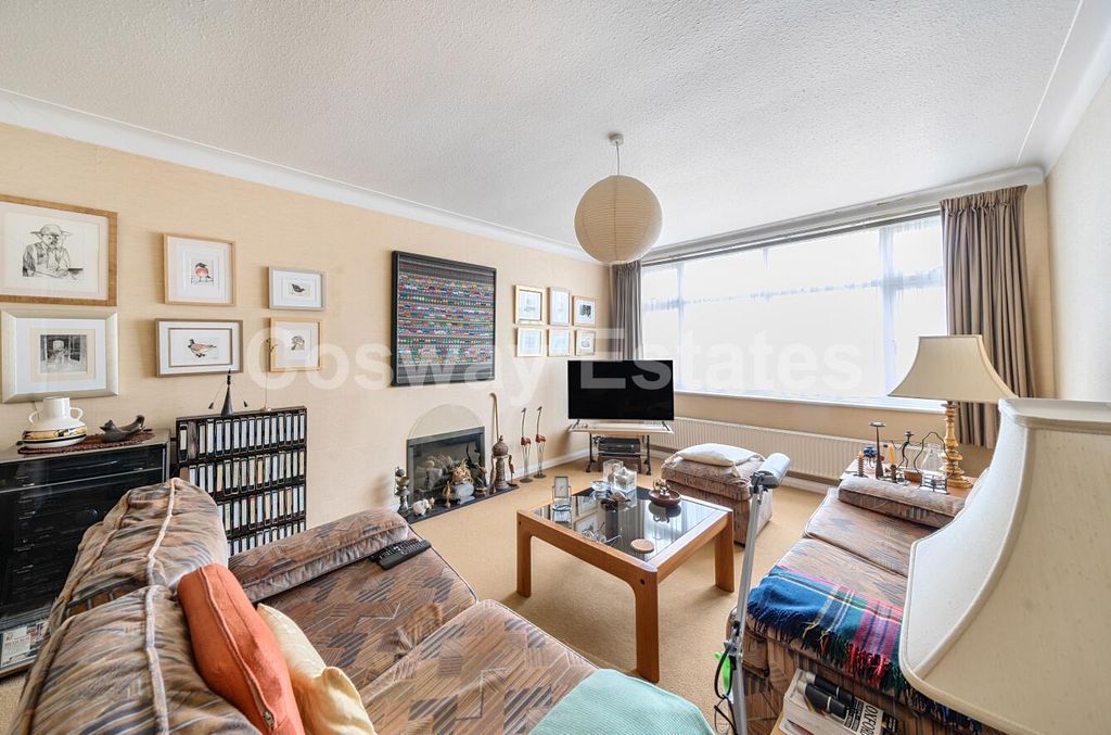 Property photo 2 of 17 c6249565-873B-4496-9F24-Caaf26Aa5329.Jpg