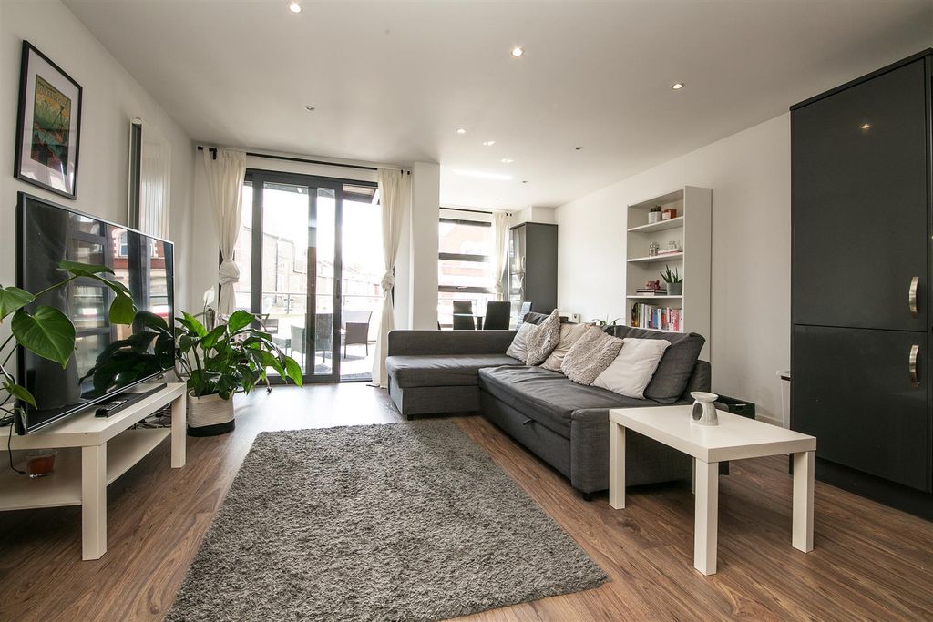 Property photo 2 of 12 4 Vulcan House Sw17 Reception.Jpg