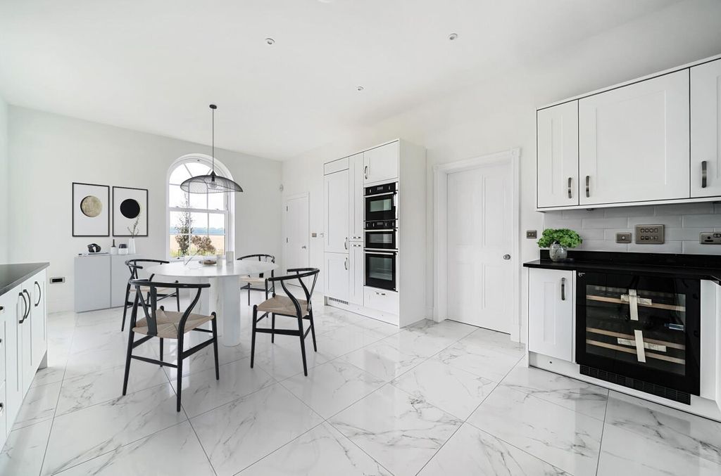 Property photo 3 of 14 Open Plan