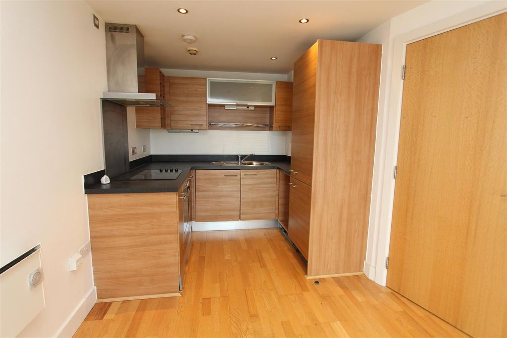 Property photo 2 of 9 Kitchen.Jpg
