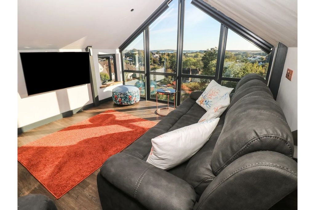 Property photo 2 of 24