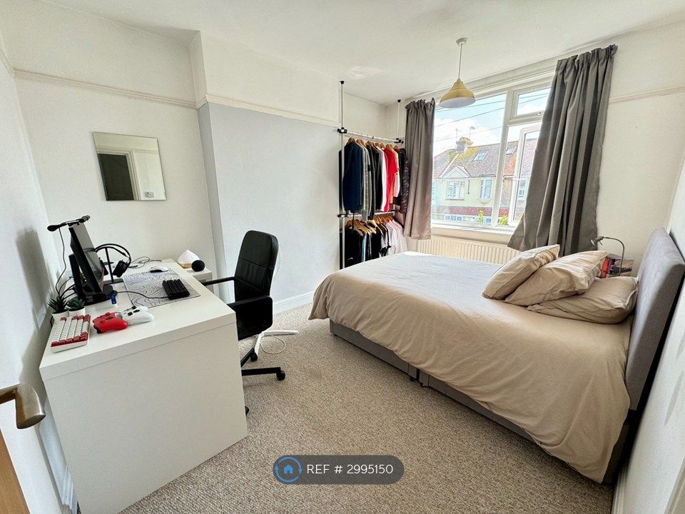 Property photo 3 of 18 Bedroom 2