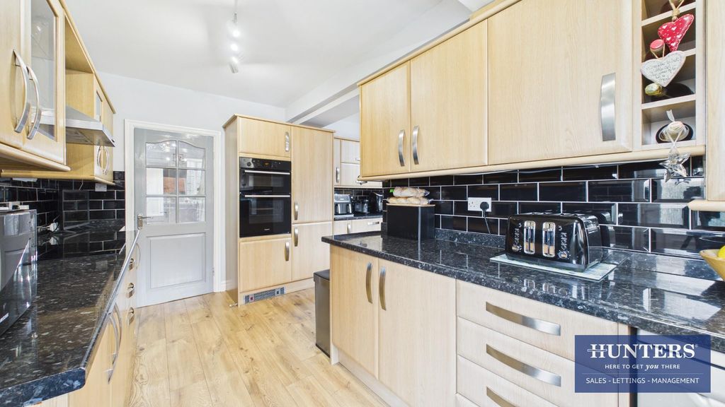 Property photo 3 of 24 Kitchen