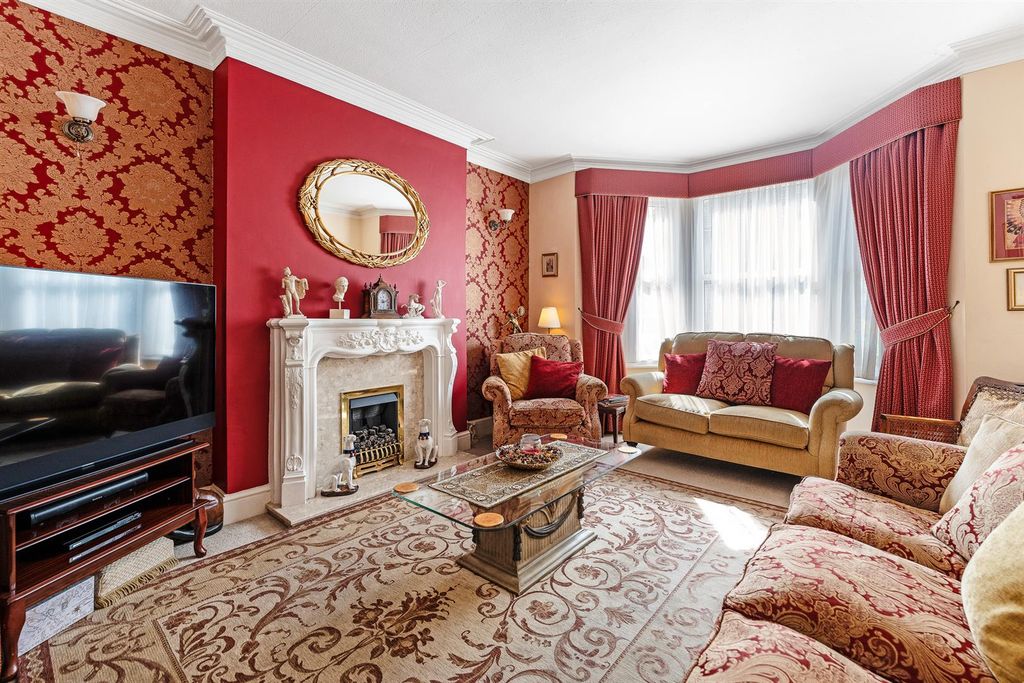 Property photo 3 of 25 Lounge.Jpg