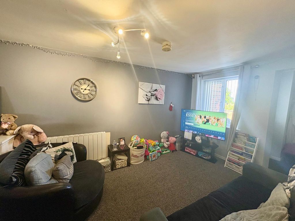 Property photo 3 of 8