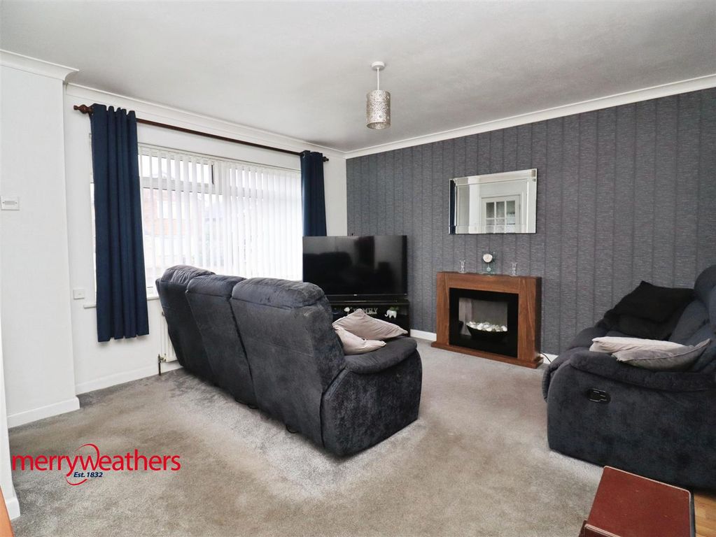 Property photo 2 of 15 Lounge