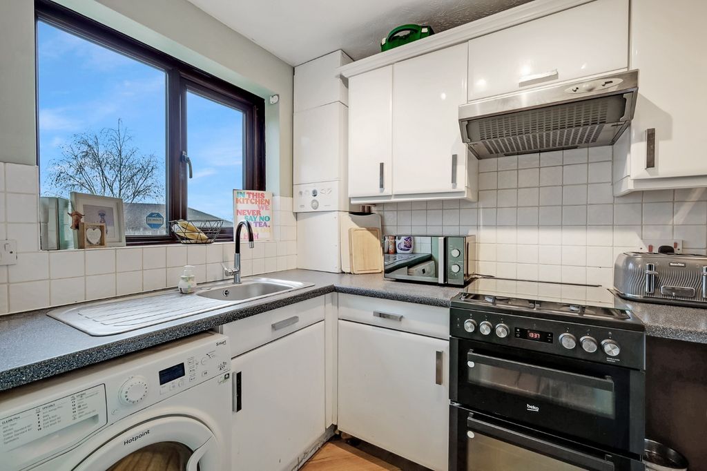 Property photo 2 of 15 4810254