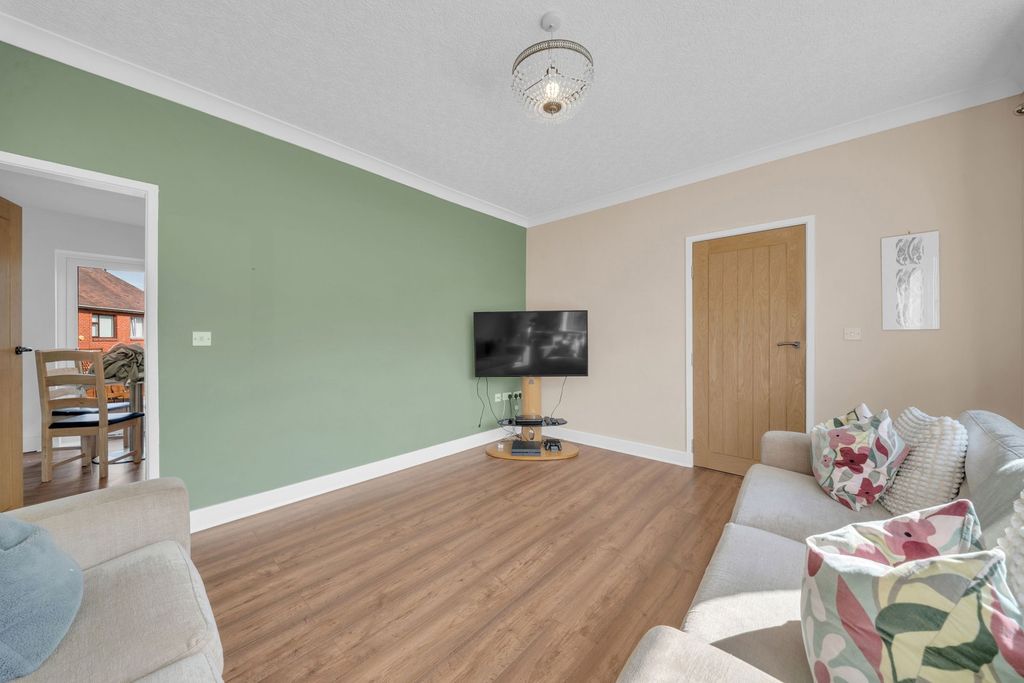 Property photo 2 of 32