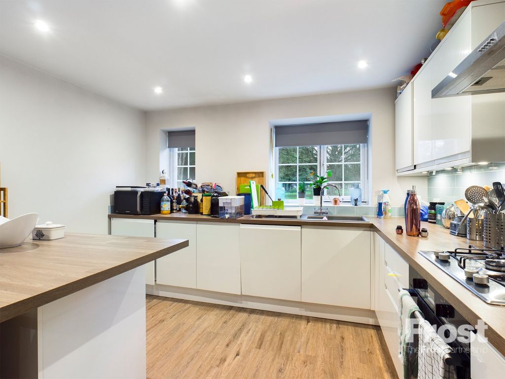Property photo 2 of 8 Kitchen