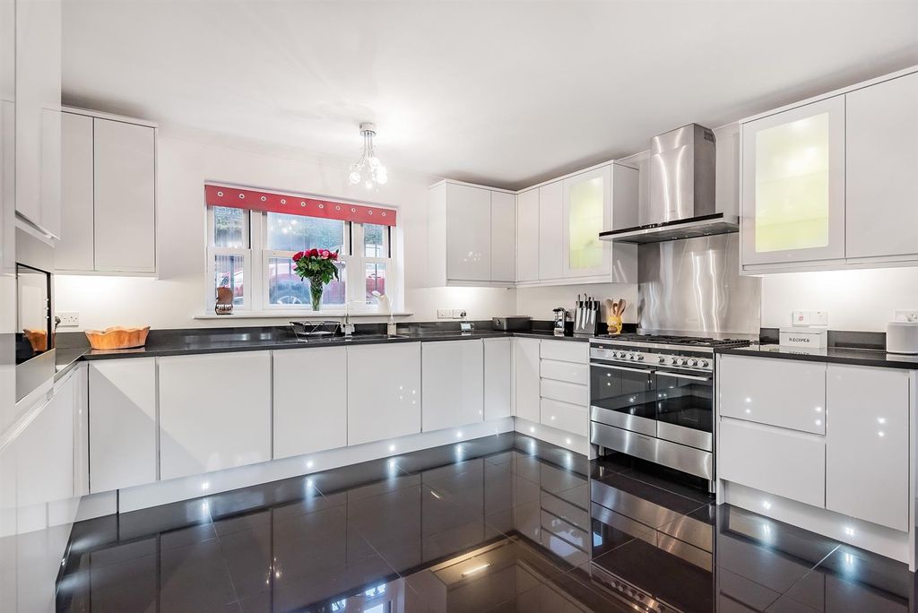 Property photo 2 of 26 Brickfields House - Kitchen.Jpg