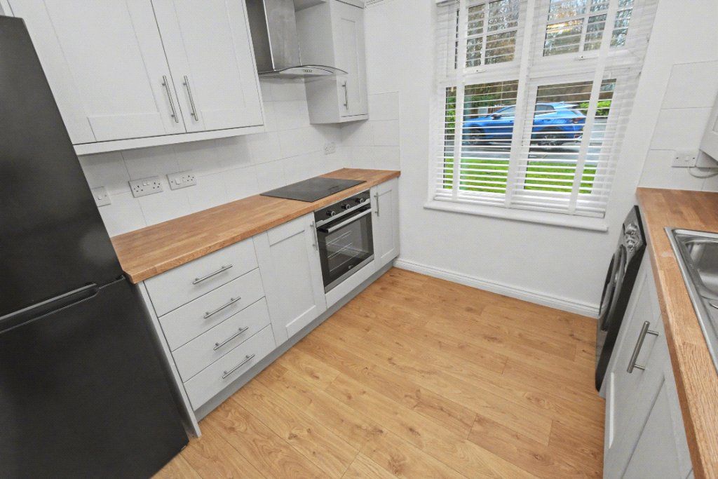 Property photo 3 of 14 Kitchen