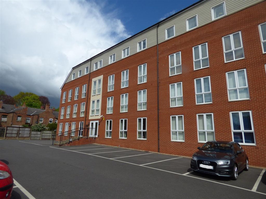 Property photo 1 of 7 18 Bradmore House Front.Jpg