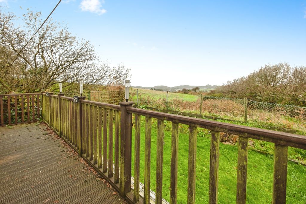 Property photo 2 of 17 Photo