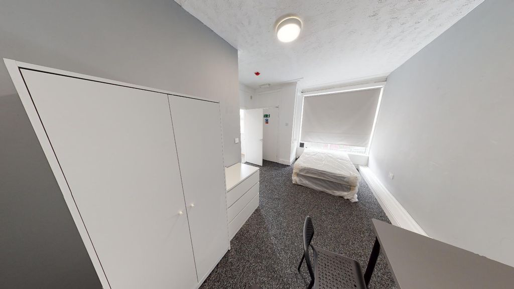 Property photo 3 of 26 A Bright, Well-Maintained Bedroom With A Clean And...