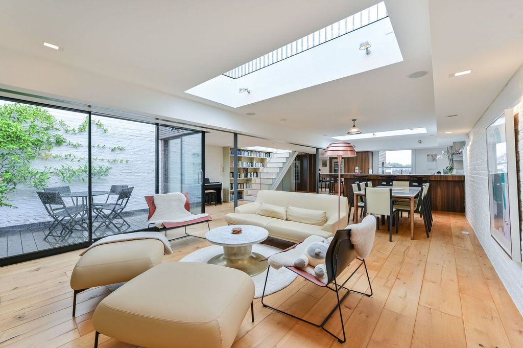 Property photo 3 of 52