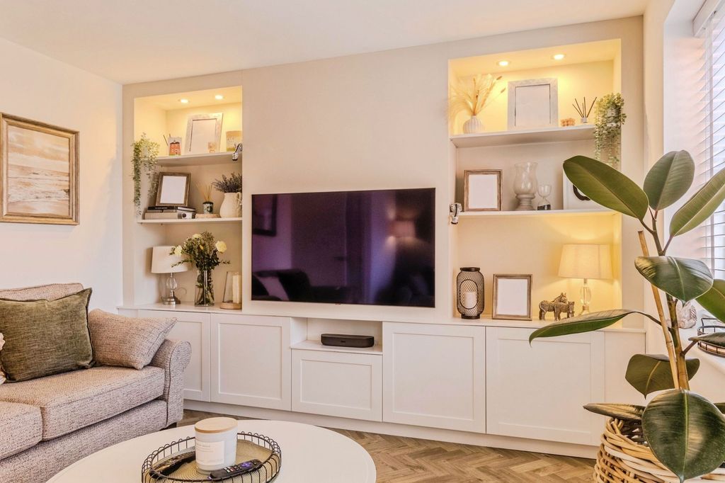 Property photo 2 of 16 Mediawall