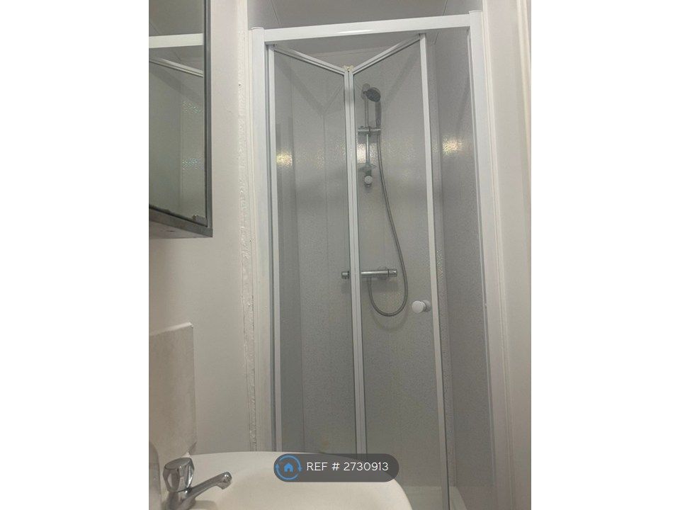 Property photo 3 of 12 Ensuite Shower