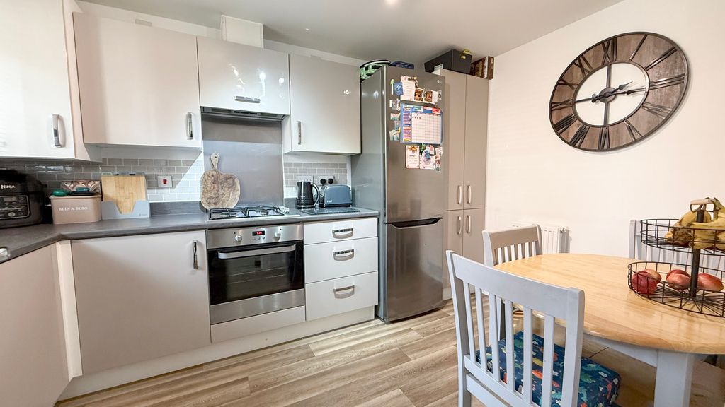 Property photo 3 of 14 Kitchen/Dining Room