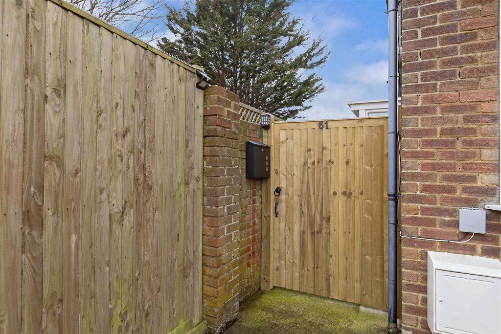 Property photo 2 of 18 For Sale By Aspire Residential - Sea Place