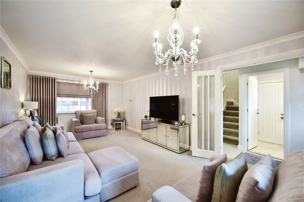 Property photo 1 of 16 Lounge