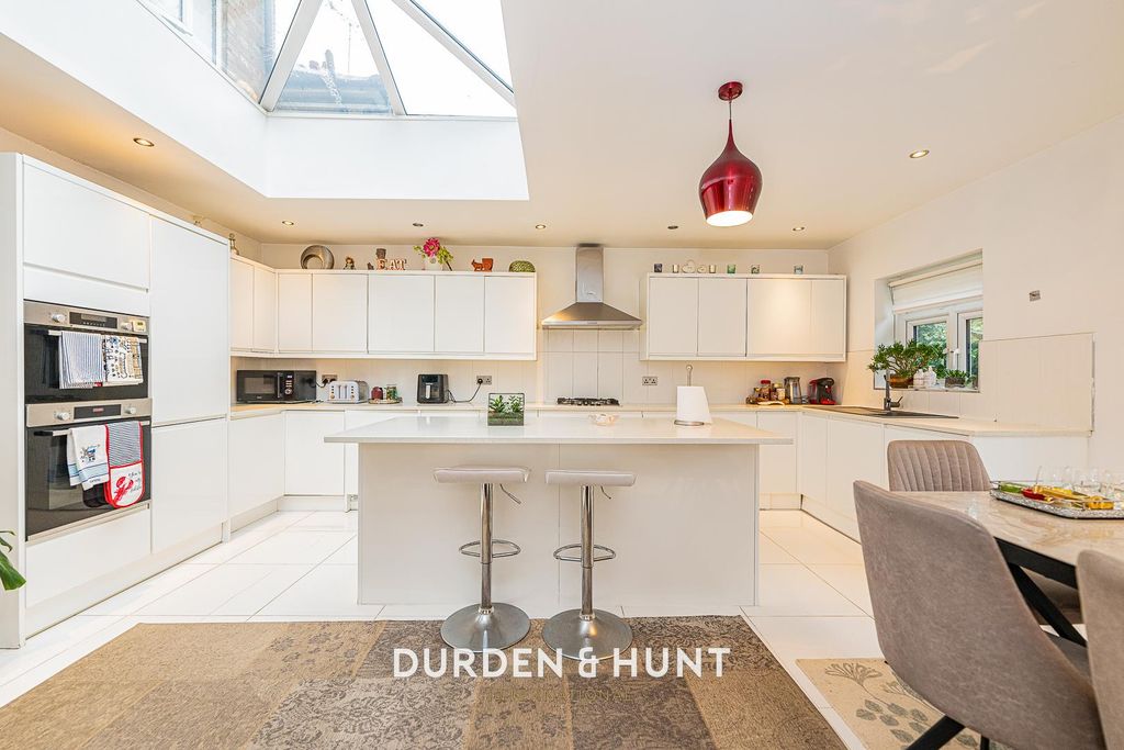 Property photo 3 of 32 Donington-23.Jpg