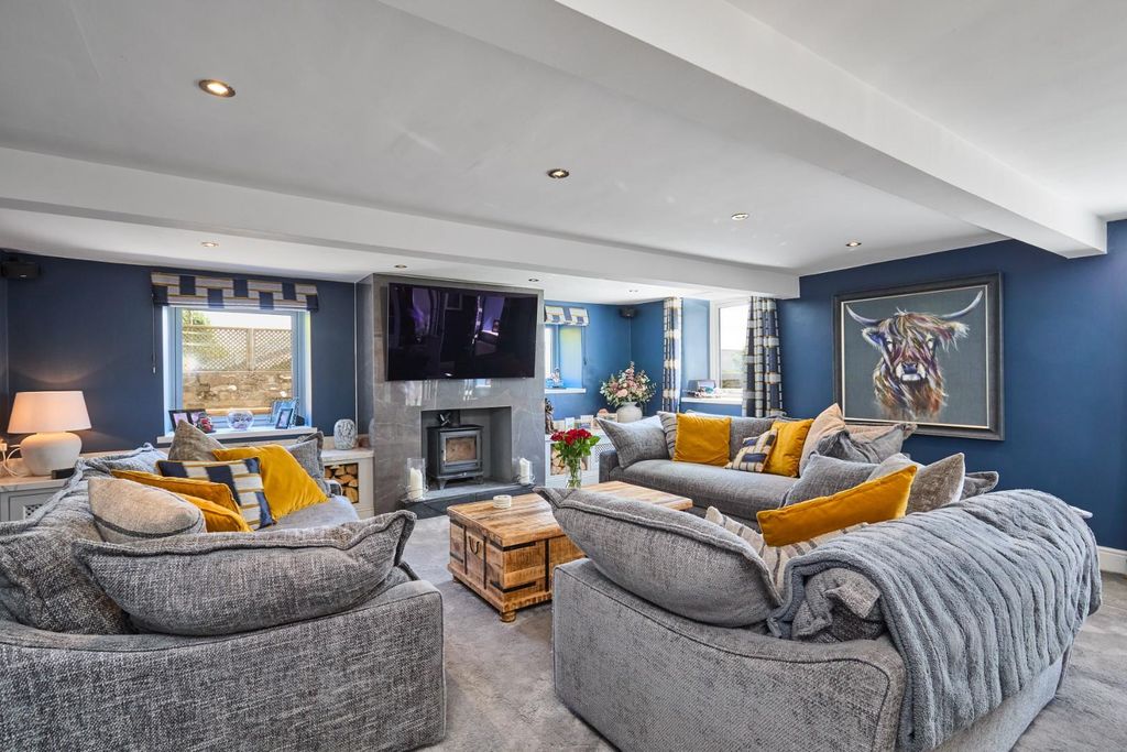 4 bed barn conversion for saleWhitecroft Barn, Otley Road, High Eldwick, Bingley BD16 photo 5