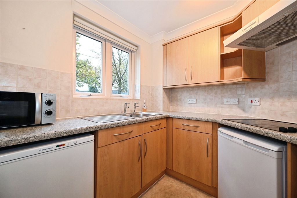 Property photo 2 of 10 Kitchen