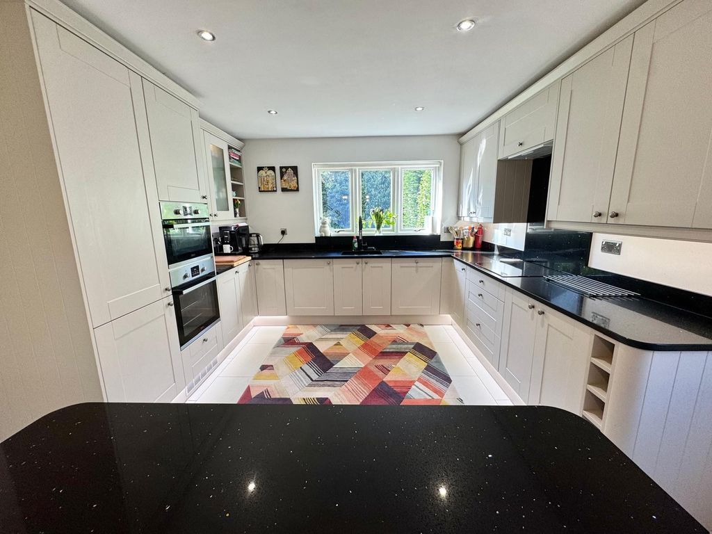 Property photo 3 of 20 Photo 11